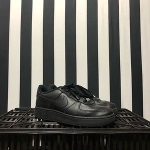 Nike Air Force 1 Triple Black